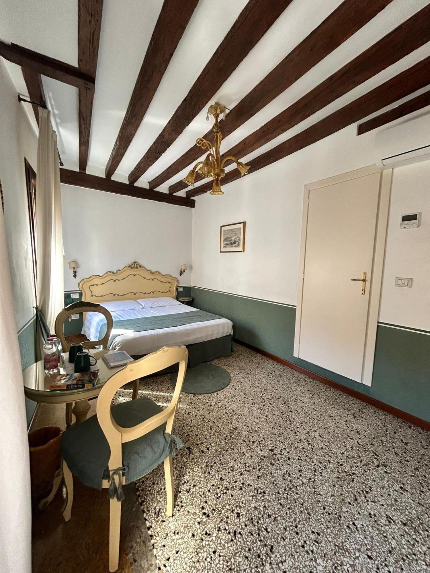 Ca' San Trovaso - 6 Rooms Wenecja Zewnętrze zdjęcie
