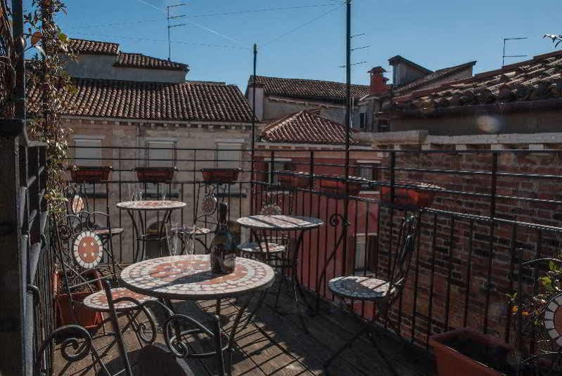 Ca' San Trovaso - 6 Rooms Wenecja Zewnętrze zdjęcie